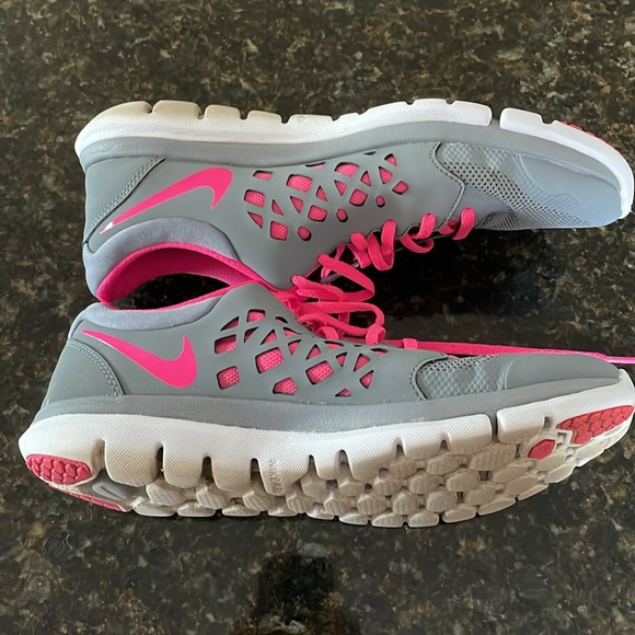 Women’s Nike Runners - Picture 6 of 6